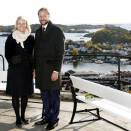 The Crown Prince and Crown Princess at the view point "The stone man" in Kragerø (Photo: Knut Falch, Scanpix)
